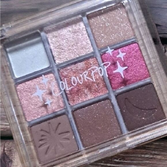 New! Clearly In Love Eyeshadow Palette - Picture 1 of 7